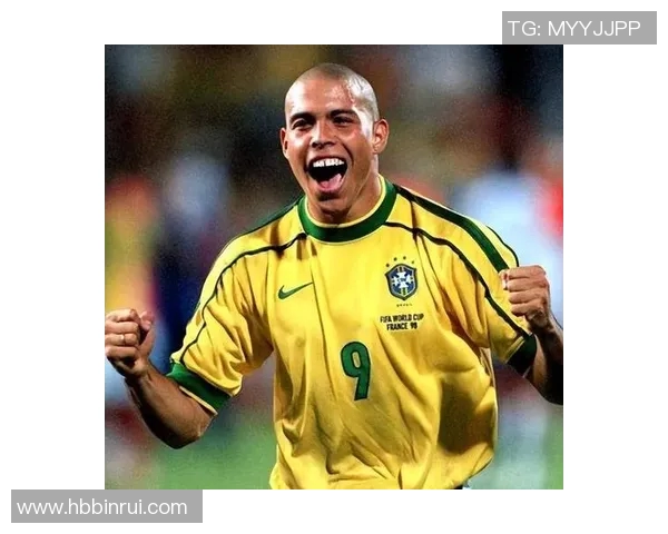 足球明星高清图片欣赏与背后故事揭秘让你更了解他们的辉煌与努力